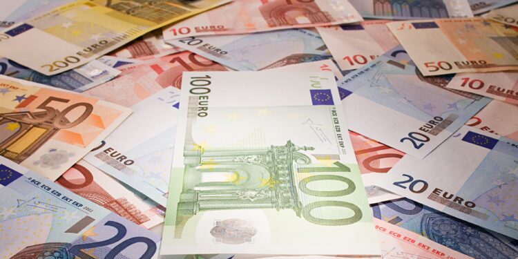 „Slavă Domnului că Europa a creat euro” / Moneda unică, refugiu pentru investitori în fața turbulențelor din SUA