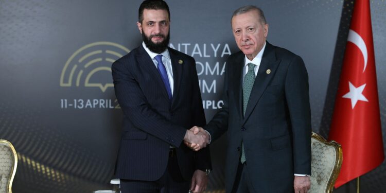 Erdogan acuză Israelul că „încearcă să dinamiteze revoluția” din Siria. Întâlnire cu noul lider de la Damasc