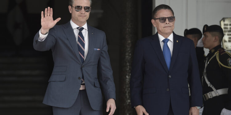 „Vom lua înapoi Canalul Panama de sub influența Chinei”. Șeful Pentagonului s-a întâlnit cu președintele Mulino, considerat un partener dispus să contracareze Beijingul