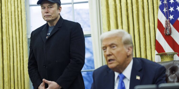 Consilierul lui Trump a respins comentariile făcute de Elon Musk în privința tarifelor: „Este un asamblor de mașini”