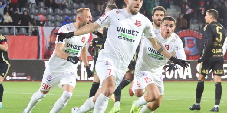 „FCSB îl regretă?” Fostul jucător al Stelei, avertisment pentru vedeta lui FC Hermannstadt: „Poate e mai bine să mai stea”