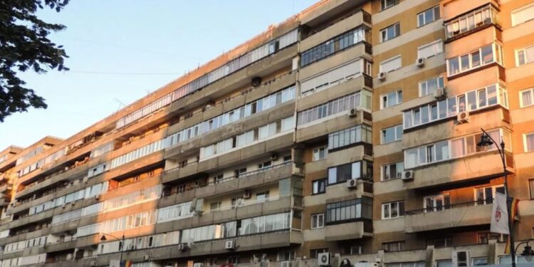 Suspiciune de omor în Chiajna: tânăr reținut după moartea unui bărbat care a căzut de la etajul 5