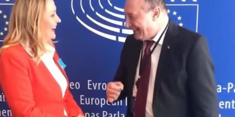 Elena Lasconi sare în apărarea lui Băsescu după disputa cu Ciolacu. „Limbajul lui nu e doar o rușine, ci o insultă”