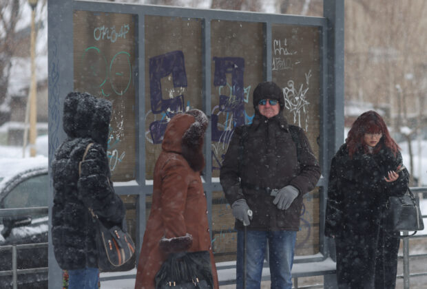 Ninge în București. Alerta de vreme rea se prelungește. Urmează zile cu minime de până la -10 grade / Județele aflate astăzi sub cod galben de viscol