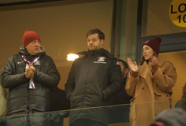 TIRADĂ fără precedent la adresa acționarul Rapidului: „Colaborator al Securității! Vine ăsta, cu pantalonii ăia lăsați și ne amenință. Tata îl alerga pe șine”