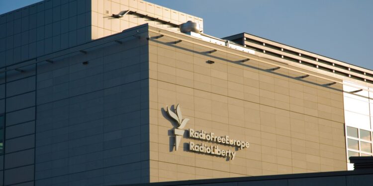 Europa Liberă a anunțat că guvernul SUA i-a oprit transmisia televiziunii în limba rusă