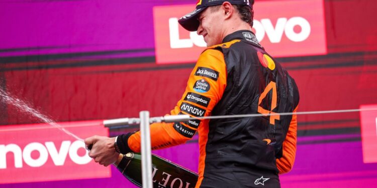 Lando Norris a dezbătut incidentul cu Max Verstappen de pe linia boxelor: „Nu mă așteptam”