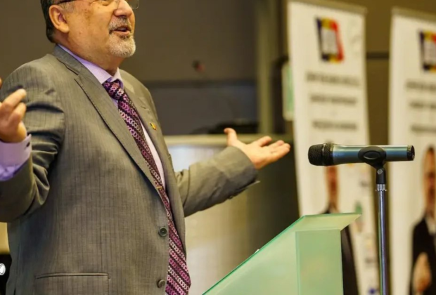 Portret de candidat. Cine este John Ion Banu Muscel, românul ajuns milionar în SUA