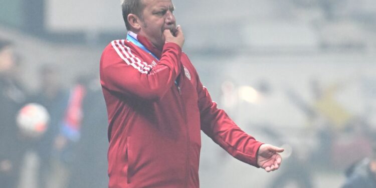 Reacția nervoasă a lui Dorinel Munteanu după „remontada” de la Ploiești: „Jucătorii sunt prea cocoloșiți!”