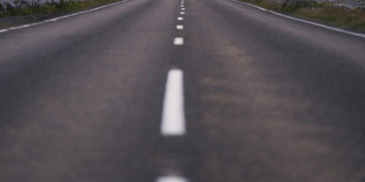 Paradox în legislaţia românească. Nu au permis de conducere, dar sunt obligaţi să meargă pe şosea