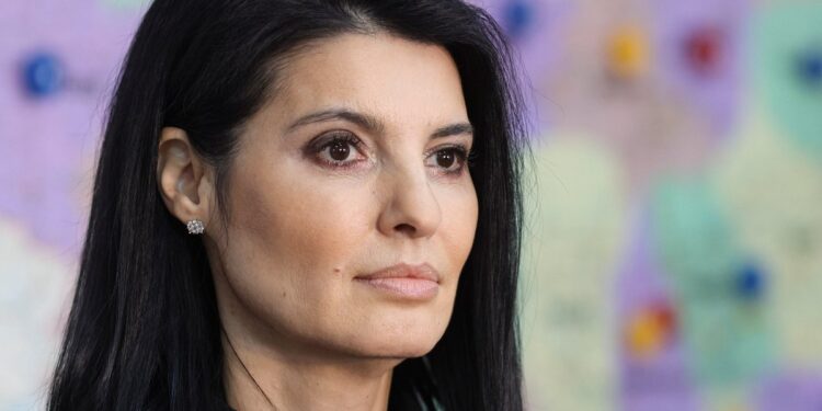 Portret de candidat. Cine este Lavinia Șandru, fosta jurnalistă care vrea să fie președinte