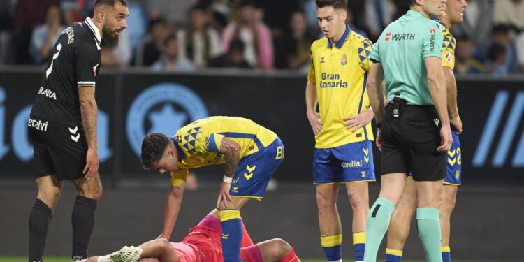 Accidentare de groază în La Liga » Fostul jucător al Barcelonei s-a ales cu intestinul subțire perforat