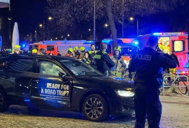 „Victime în masă” după ce o mașină a intrat în plin într-un grup de pietoni în Germania. Un polițist, printre răniți