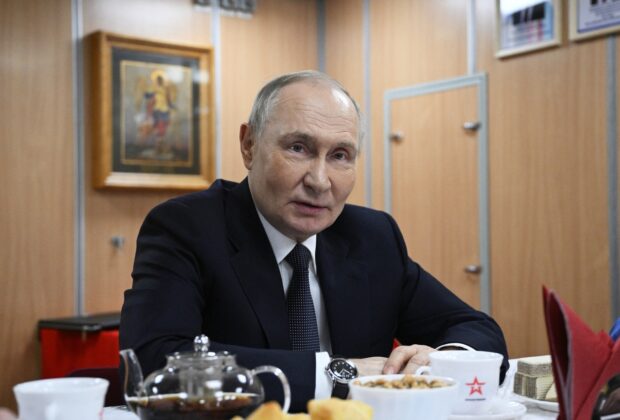 Vladimir Putin lansează o nouă strategie pentru Ucraina, care implică SUA și Occidentul. „Apoi începem discuțiile despre un tratat de pace”