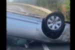 Accident provocat de un șofer de de 90 de ani: Mașina în care se afla s-a răsturnat