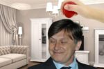 Pentru că Crin Antonescu dormea ca de obicei, soția lui i-a ciocnit oul în cap