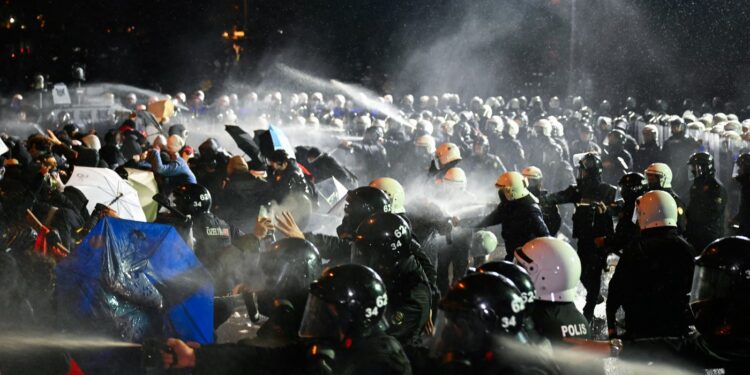 Turcia face presiuni asupra rețelei X să închidă sute de conturi ale opozanților. Platforma refuză să dea curs cererii