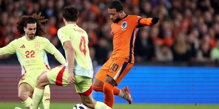 Probleme FC Barcelona! Un titular din apărare a ieșit accidentat în prima repriză din Olanda