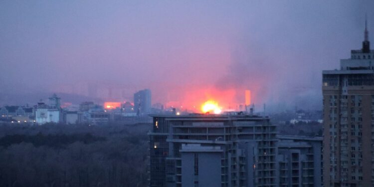 Rusia a atacat violent Ucraina, imediat după „convorbirea de pace” dintre Putin și Trump. Zelenski: „Aceste atacuri ne distrug energia, infrastructurile şi viaţa normală”