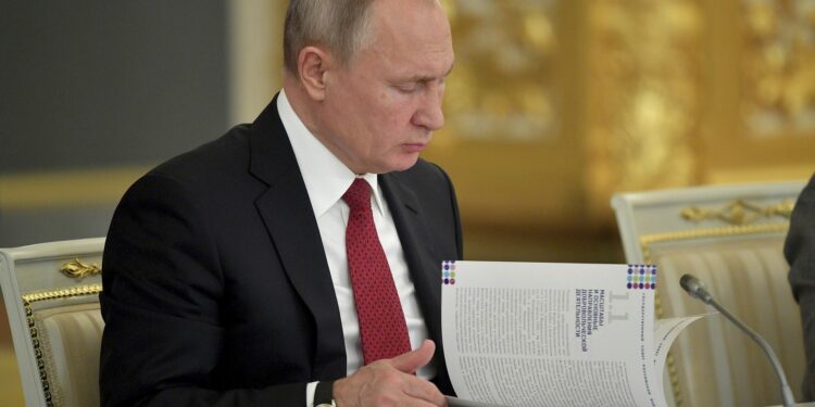 INTERVIU Omul care l-a creat pe Putin: Dacă vreți să vedeți viitorul Europei, citiți Supunere, de Houellebecq. Ne vom extinde în toate direcțiile!