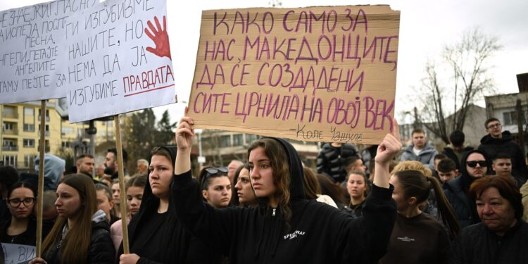 VIDEO Macedonia de Nord: Mii de oameni au denunțat în stradă corupția generalizată, după incendiul dintr-un club soldat cu zeci de morți