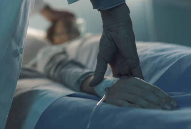 De ce se întorc unii oameni din moarte. Explicația părintelui Luca / video