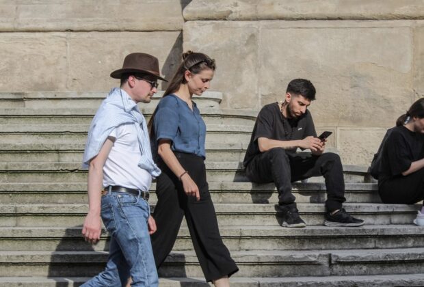 Tinerii europeni și britanici ar putea beneficia de vize de muncă pe termen de un an, în cadrul unui acord de între UE și Regatul Unit