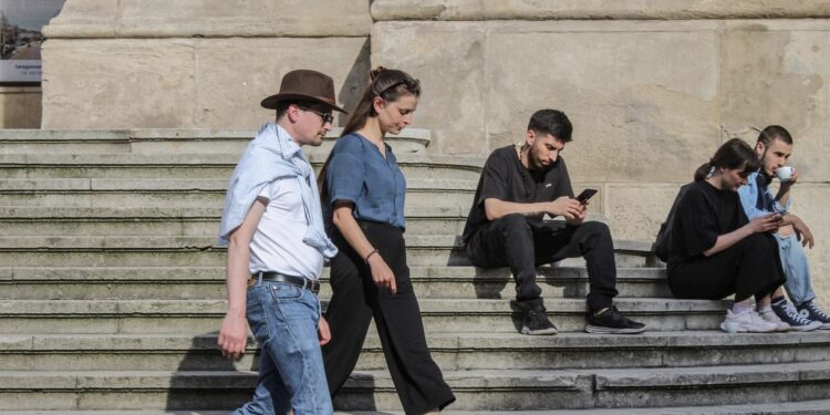 Tinerii europeni și britanici ar putea beneficia de vize de muncă pe termen de un an, în cadrul unui acord de între UE și Regatul Unit