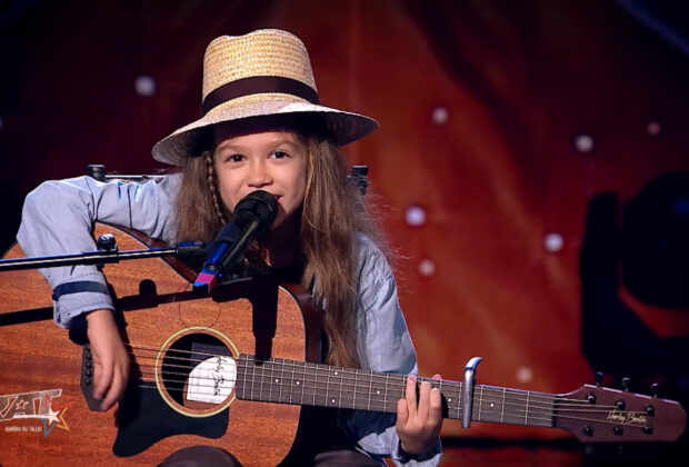 Carol, micul chitarist din București, a făcut spectacol la „Românii au Talent”: „Și-a dat singur Golden Buzz”