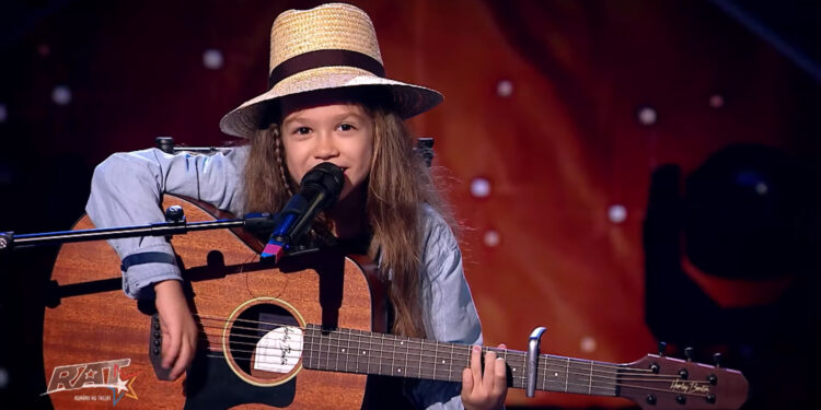 Carol, micul chitarist din București, a făcut spectacol la „Românii au Talent”: „Și-a dat singur Golden Buzz”