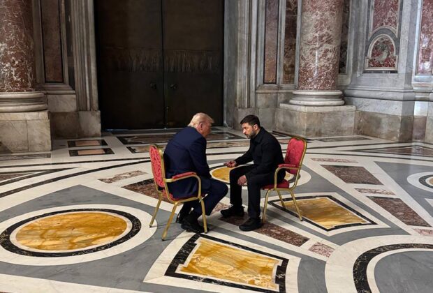 Trump și Zelenski, față-n față, la Vatican. „O întâlnire simbolică cu potențial de a deveni istorică”, spune președintele ucrainean. Noi detalii despre discuția dintre cei doi