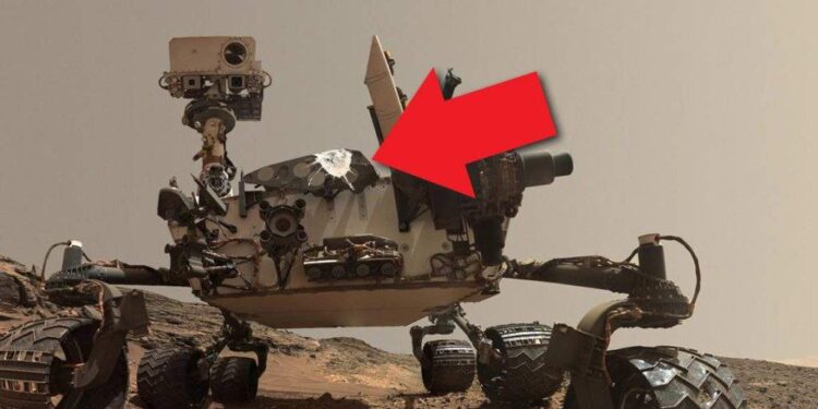 Misterele planetei Marte. Deşi nu există viaţă, ceva s-a găinăţat pe robotul Curiosity