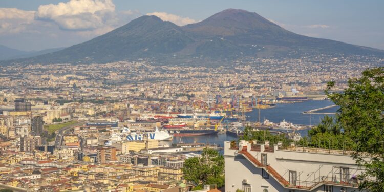 Oamenii care trăiesc la poalele unui vulcan ne pot arăta de ce nu vedem căderea democrației până e prea târziu