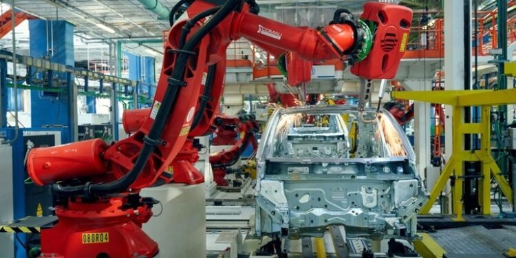 Tarifele lui Trump amenință, inclusiv în România, zeci de mii de locuri de muncă la producătorii de componente auto