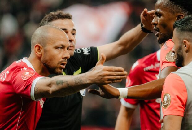 Dinamo o ”ajută” pe rivala FCSB în cursa la titlu! Cum arată clasamentul cu patru etape înainte de final