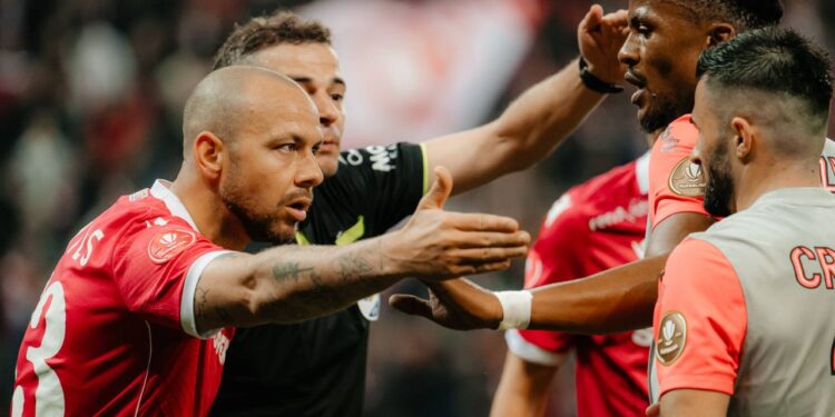 Dinamo o ”ajută” pe rivala FCSB în cursa la titlu! Cum arată clasamentul cu patru etape înainte de final