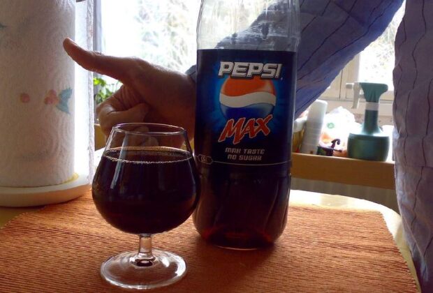 Tradiții uitate. Tot mai puțini români beau vinul cu Pepsi