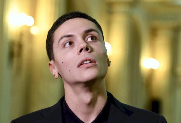 David Popovici, rămas fără titlul olimpic, după ce un verișor i-a spart oul campion de Paști