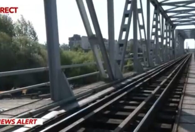 Crimă șocantă în Oradea. O femeie, ucisă de tren, după ce a fost ținută cu forța pe șine de către un bărbat