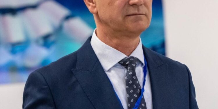 Fost șef al Statului Major: „Unii ar spune că e bine să nu avem autostrăzi, că nu pot să treacă inamicii”