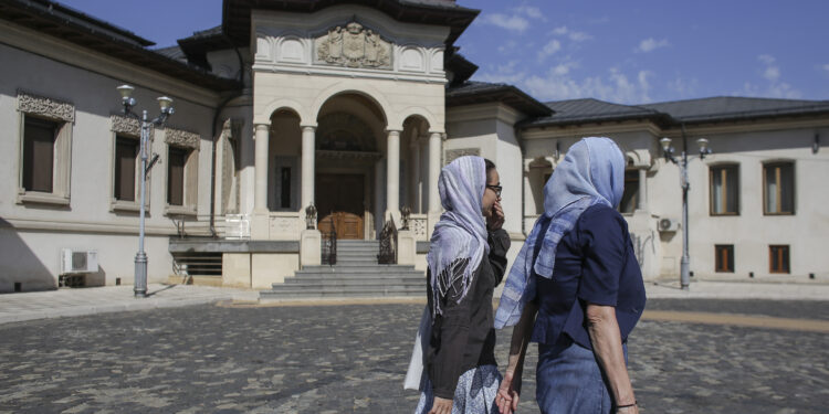 Sinodul BOR aprobă canonizarea a 16 femei cu viaţă sfântă. Cine sunt acestea