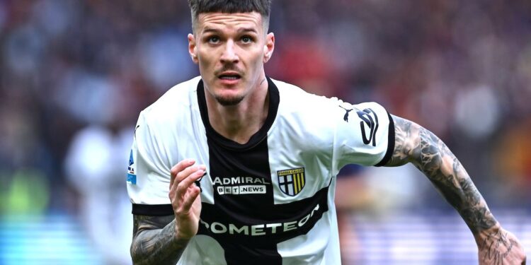 Dennis Man, aproape de transferul verii » Rivala Parmei din Serie A a intrat pe fir: „Au sosit solicitările în ultimele ore”