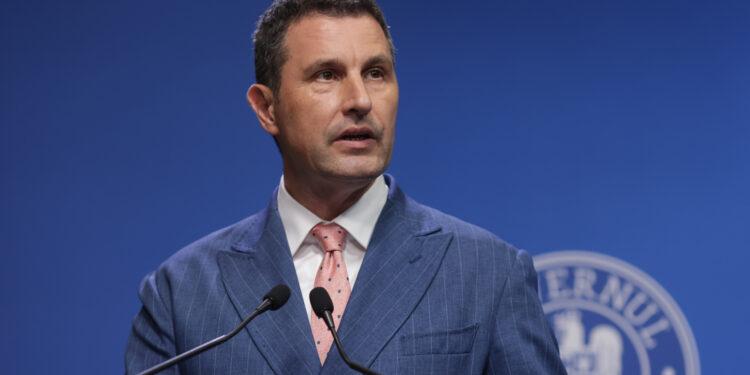 Vicepremierul Tanczos arată către vinovații pentru deficitul bugetar: „Cei care au plătit salarii și pensii în plus”