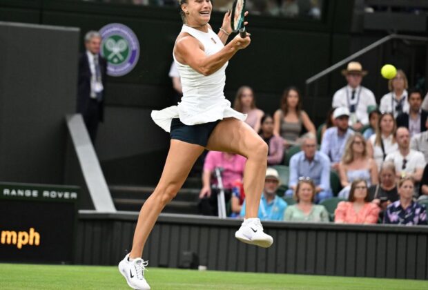 „A fost o nebunie!” Sabalenka, recunoscătoare: de ce face o reverență în fața publicului de la Wimbledon după meciul cu Emma Răducanu