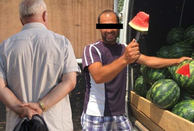 Pentru că sunt tot mai săraci, românii nu mai fac unboxing decât la pepeni