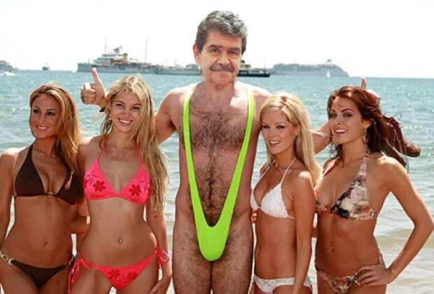 Radu Paraschivescu în slip, asaltat de toate femeile care-i citeau cărțile pe plajă în Vamă