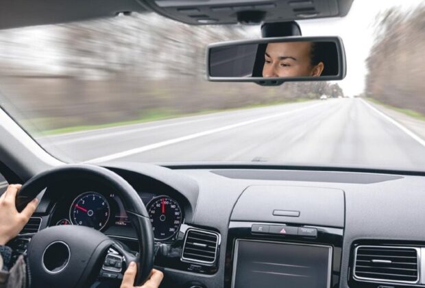 Ponturi pentru șoferii care merg în vacanță cu mașina, pentru a ajunge în siguranță la destinație: „Distanța corectă este jumătatea în metri a vitezei pe care o ai”