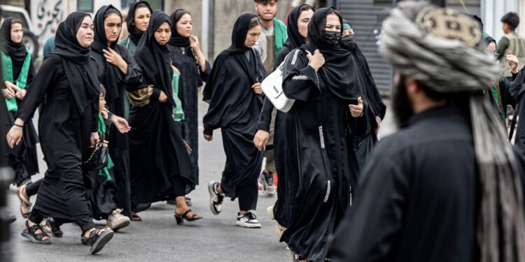 SUA a votat împotriva rezoluției ONU care condamnă „opresiunea sistematică” pe care o trăiesc femeile în Afganistan. Rusia, China și Iran s-au abținut