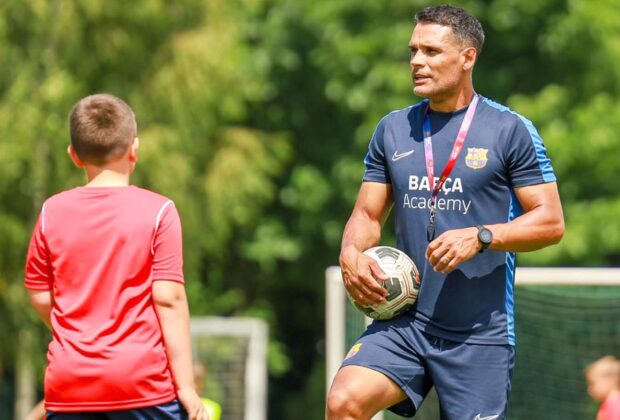 Metoda omizii și refuzul vaccinării » Dedesubturile transferului anunțat cu fast în România: „A lucrat la FC Barcelona”