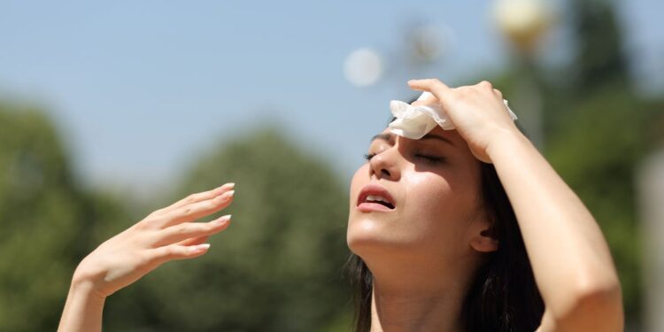 Prognoza meteo 8 iulie, la munte și la mare. Coduri de caniculă în toată țara. Regiunile în care apar furtuni